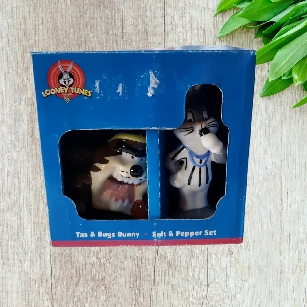 Vintage Looney Tunes Taz and Bugs Bunny Salt and Pepper Shakers - Picture 8 of 11